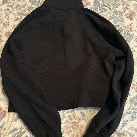 Black Half-Zip Lululemon Scuba cropped - Picture 2 of 3